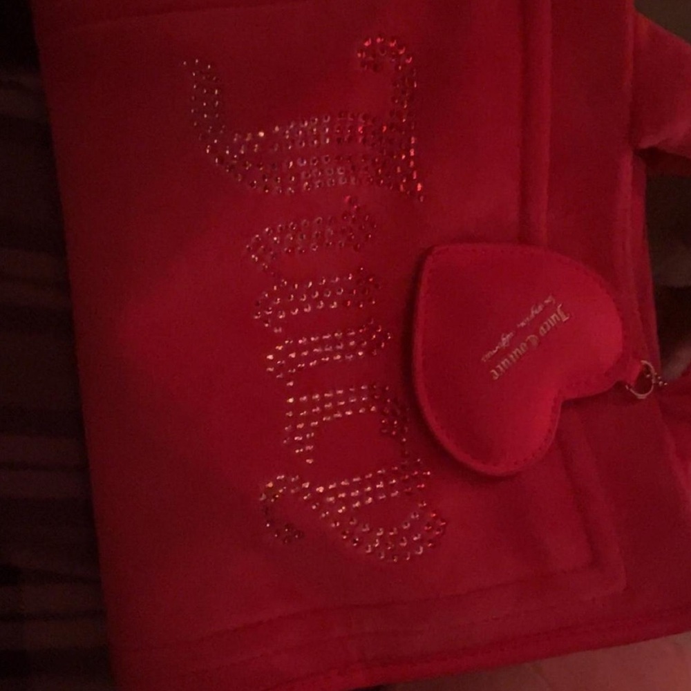 Pink juicy purse 

Good condition 

Few months old